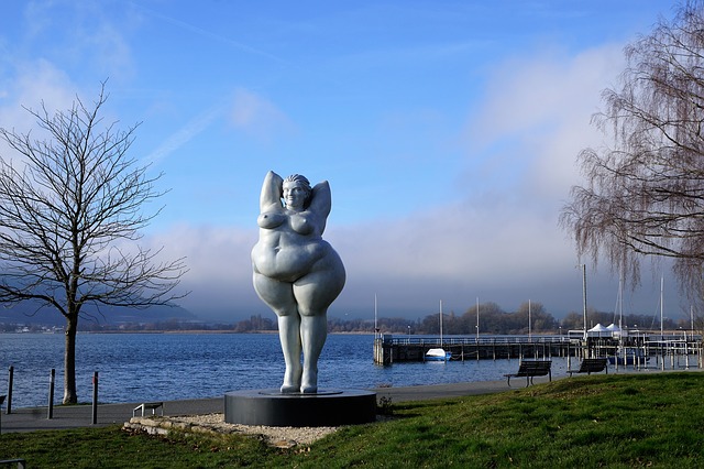 socha obézní ženy.jpg